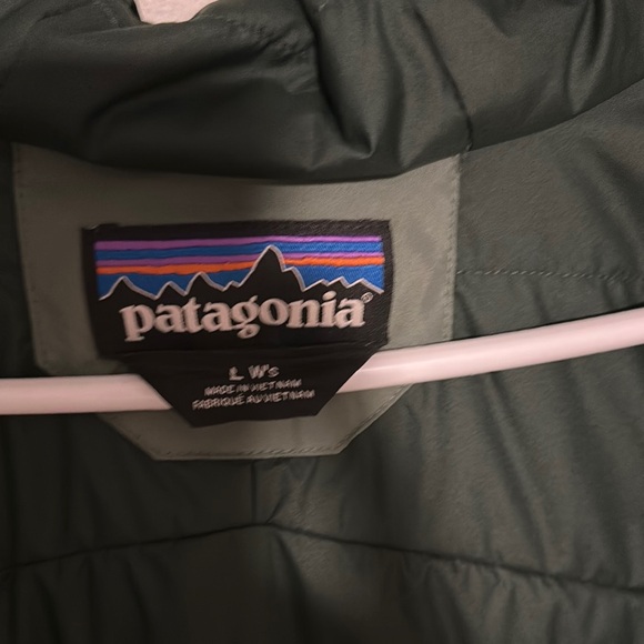 Patagonia Green and Gray Women's Jacket - Picture 2 of 3